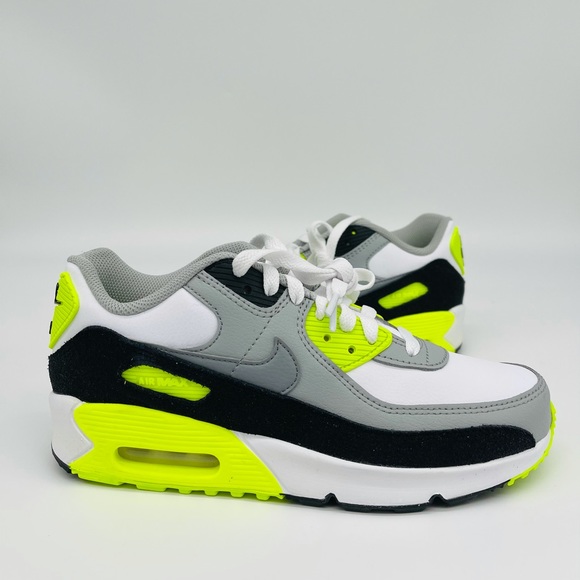 WMNS Nike Air Max 90 - Picture 2 of 9